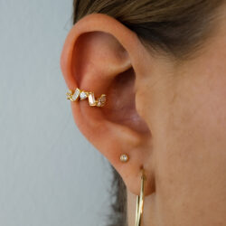 Ear Cuff Gold mit kleinen Zirkonia Steinchen in verschiedenen Formaten